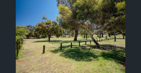 Air Conditioned & Fully Renovated 2x1 Home - Photo 2