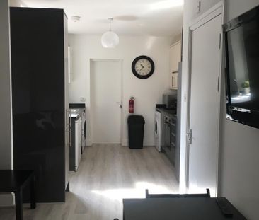 6 bedroom private hall to rent - Photo 5