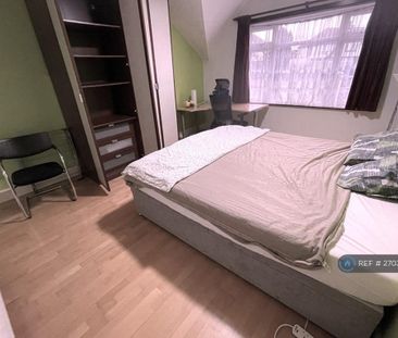 1 bedroom in a house share to rent - Photo 5