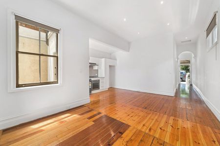 Stylish Two-Bedroom Gem in Prime Port Melbourne Location - Photo 2