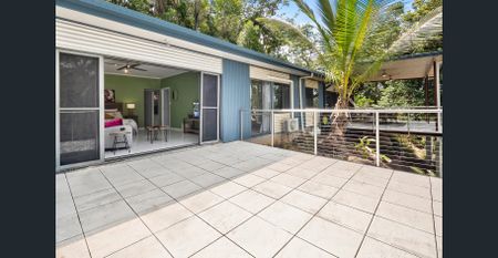 LUXURIOUS THREE BEDROOM RETREAT WITH BREATHTAKING VIEWS - Photo 3