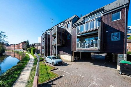 Walnut Tree Close, Guildford, GU1 - Photo 2