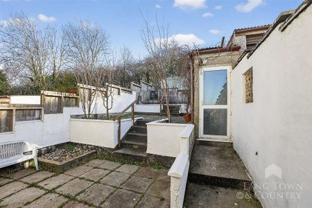 2 bedroom semi-detached house to rent - Photo 4