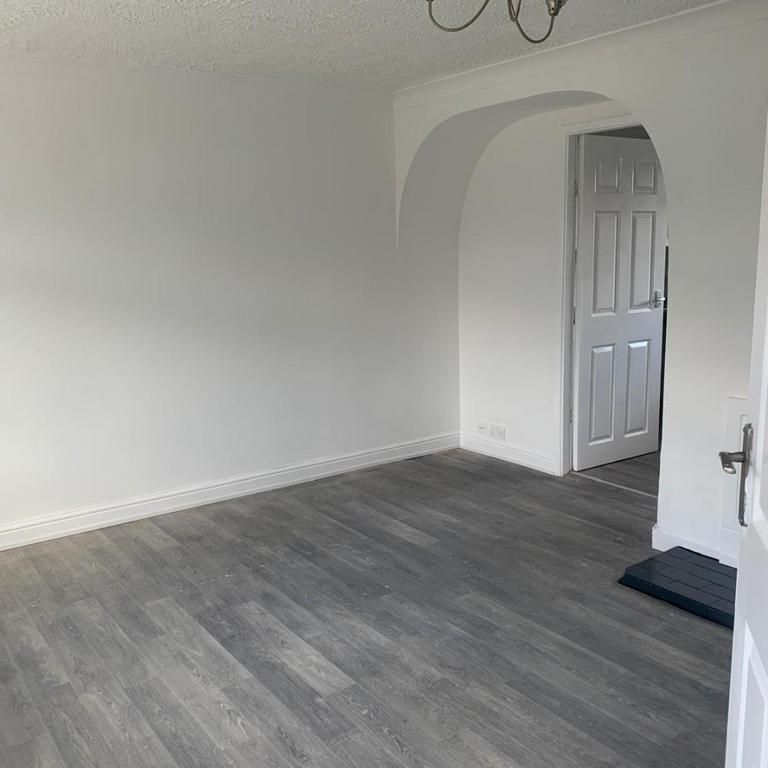 3 bedroom end of terrace house to rent - Photo 1