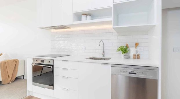 Corner 3 bedroom apartment with park views - Flexible tenancy options - Photo 1