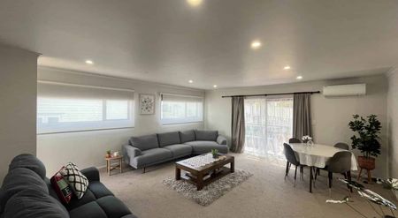 Beautifully nested modern family home - Photo 4