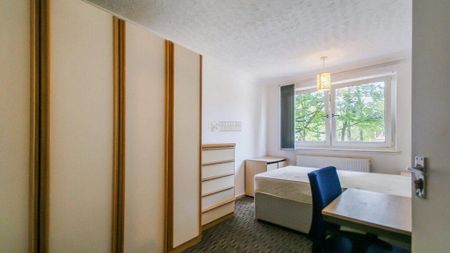4 bedroom terraced house to rent - Photo 4