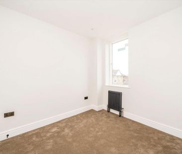 3 bedroom end of terrace house to rent - Photo 3