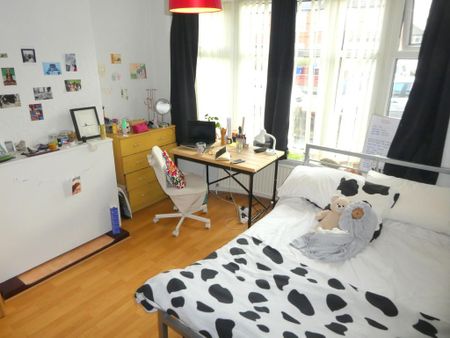 4 bedroom semi-detached house to rent - Photo 4