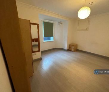 3 bedroom flat to rent - Photo 2