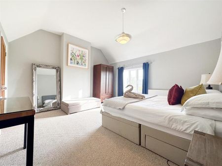 4 bedroom detached house to rent - Photo 2