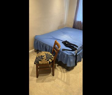 Room in a Shared House, Ilfracombe Gardens, RM6 - Photo 2