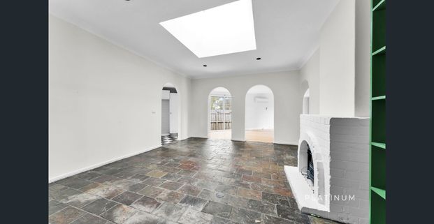 Getaway Living In A Renovated Haven - Gardening Including!! - Photo 1