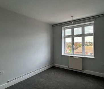 3 bedroom flat to rent - Photo 4
