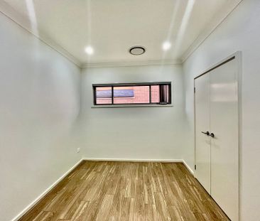 Modern Five Bedroom Family Home Within Riverbank Public School - Photo 2