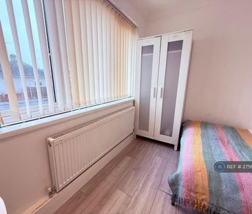 1 bedroom in a house share to rent - Photo 4