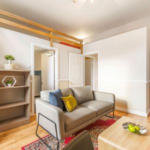 2 VICTORIA TERRACE Leeds - LS3 1BX - Photo 2