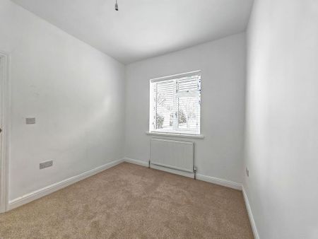 3 bedroom semi-detached bungalow to rent - Photo 3