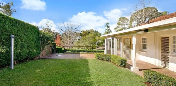 Charming Home in Prime Wahroonga Location - Photo 2