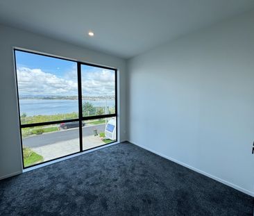 Brand New Family Home in Central Hobsonville - Photo 5