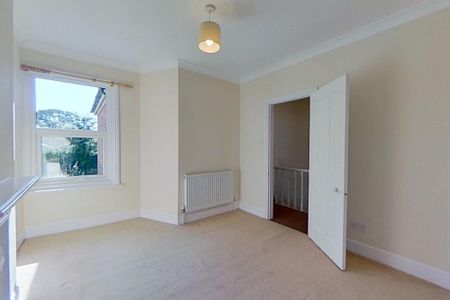 3 bedroom semi-detached house to rent - Photo 3
