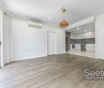 Modern Living In A Newly Renovated Spacious Two Bedroom Apartment - Photo 2