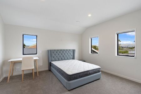 New House ， 4 Executive Suits - Photo 4