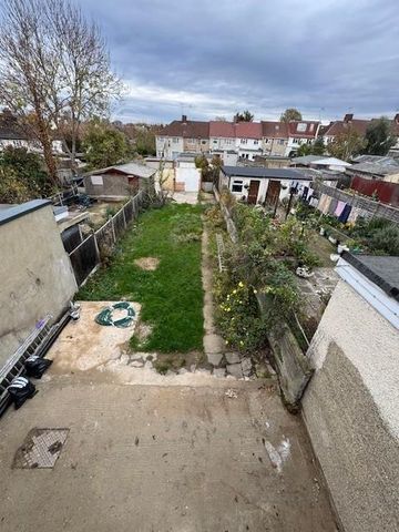 3 bedroom terraced house to rent - Photo 2