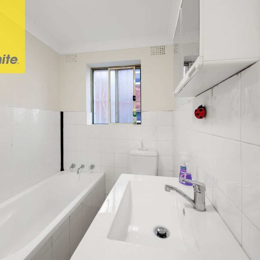 Charming 2 Bedroom Home! - Photo 1