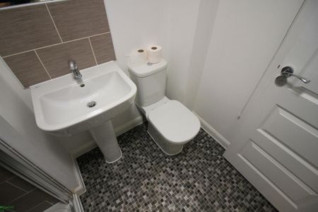 4 bedroom terraced house to rent - Photo 3