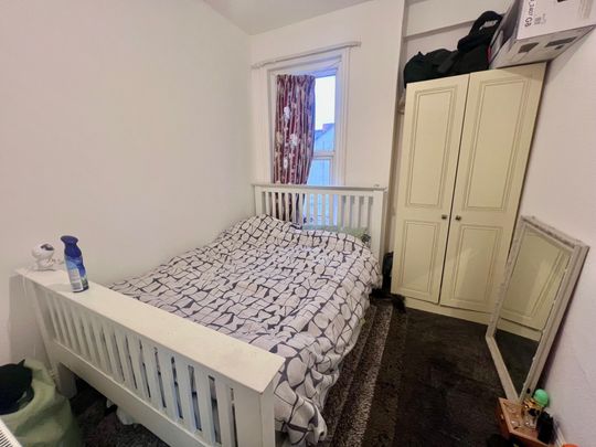 Holdenhurst Road, BH8 8AX, Bournemouth - Photo 1