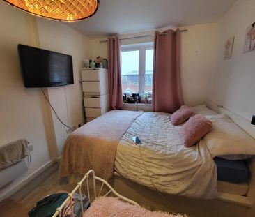 2 bedroom flat to rent - Photo 2