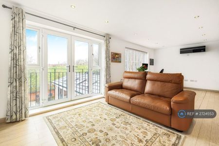 5 bedroom detached house to rent - Photo 3
