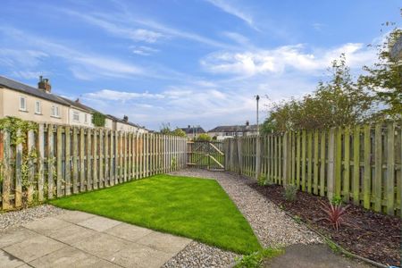 2 bedroom semi-detached house to rent - Photo 4