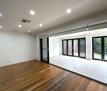25 Acacia Avenue - Photo 6