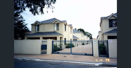 TOWNHOUSE WITH A DIFFERENCE - Photo 5