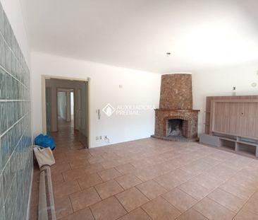 Casa com 3 quartos e 176m² para alugar em Centro, Canoas. - Photo 1