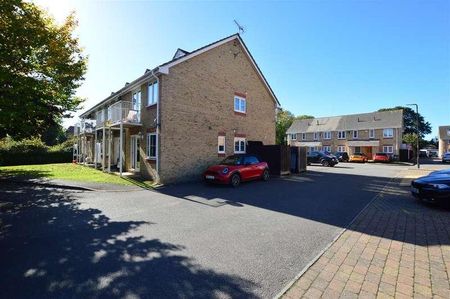 Telford Drivecippenhamsloughberkshire, SL1 - Photo 4