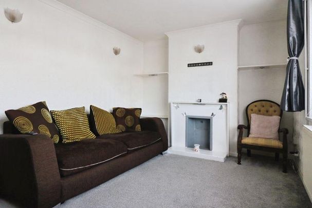 3 bedroom semi-detached bungalow to rent - Photo 1