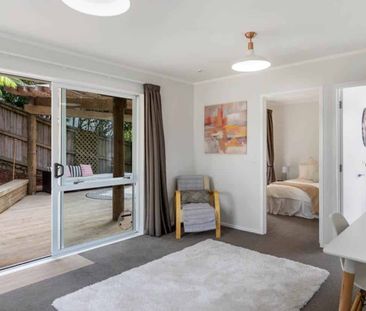 Charming 2 Bedroom Cottage - Photo 3