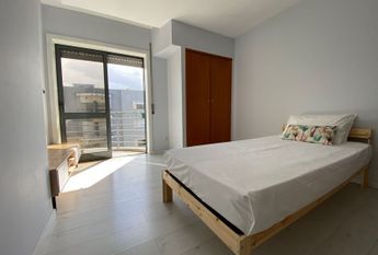 4 bedroom flat - central location (Belgian Tavern Area)