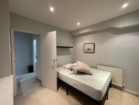 2 Bed Flat, Radcliffe Square, SW15 - Photo 2