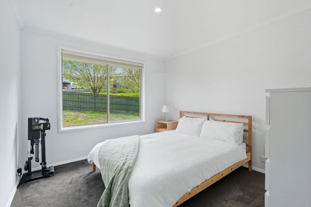 Well Presented Three Bedroom family Home - Photo 5