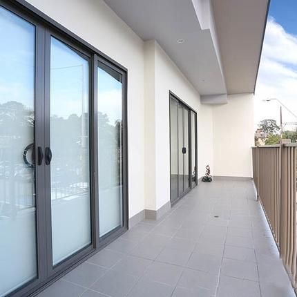 Huge Apartment Located in a Quiet Boutique Block - Photo 4