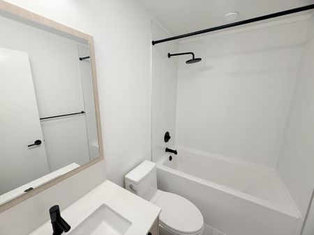 Bright and Spacious Jr Two Bedroom with Parking and Storage - Photo 5