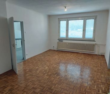 Sanierte 2-Raum - Wohnung mit Loggia und Lift im Stadtzentrum von A... - Photo 3