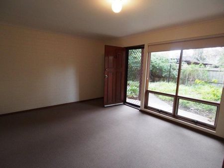 Spacious 2 bedroom townhouse in private garden setting - Photo 4