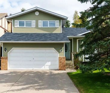 Neat 2 storey home in edgemont — 3 Bedrooms+ Den House - Photo 1