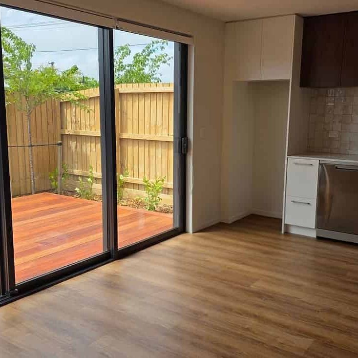 Brand new & Low Maintenance for Busy Professionals - Photo 1