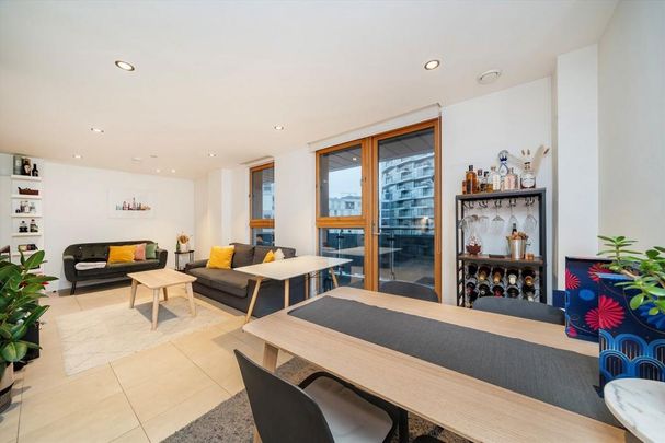 3 bedroom flat to rent - Photo 1